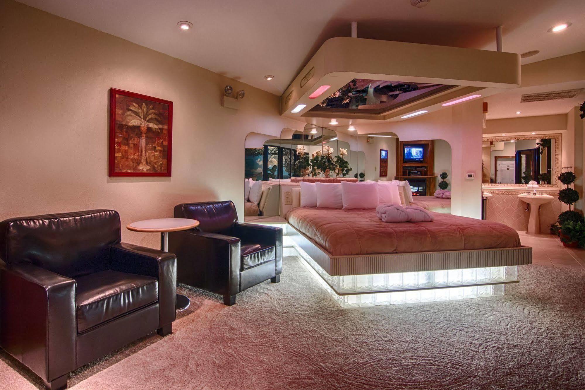 Sybaris Pool Suites - Indianapolis Bagian luar foto