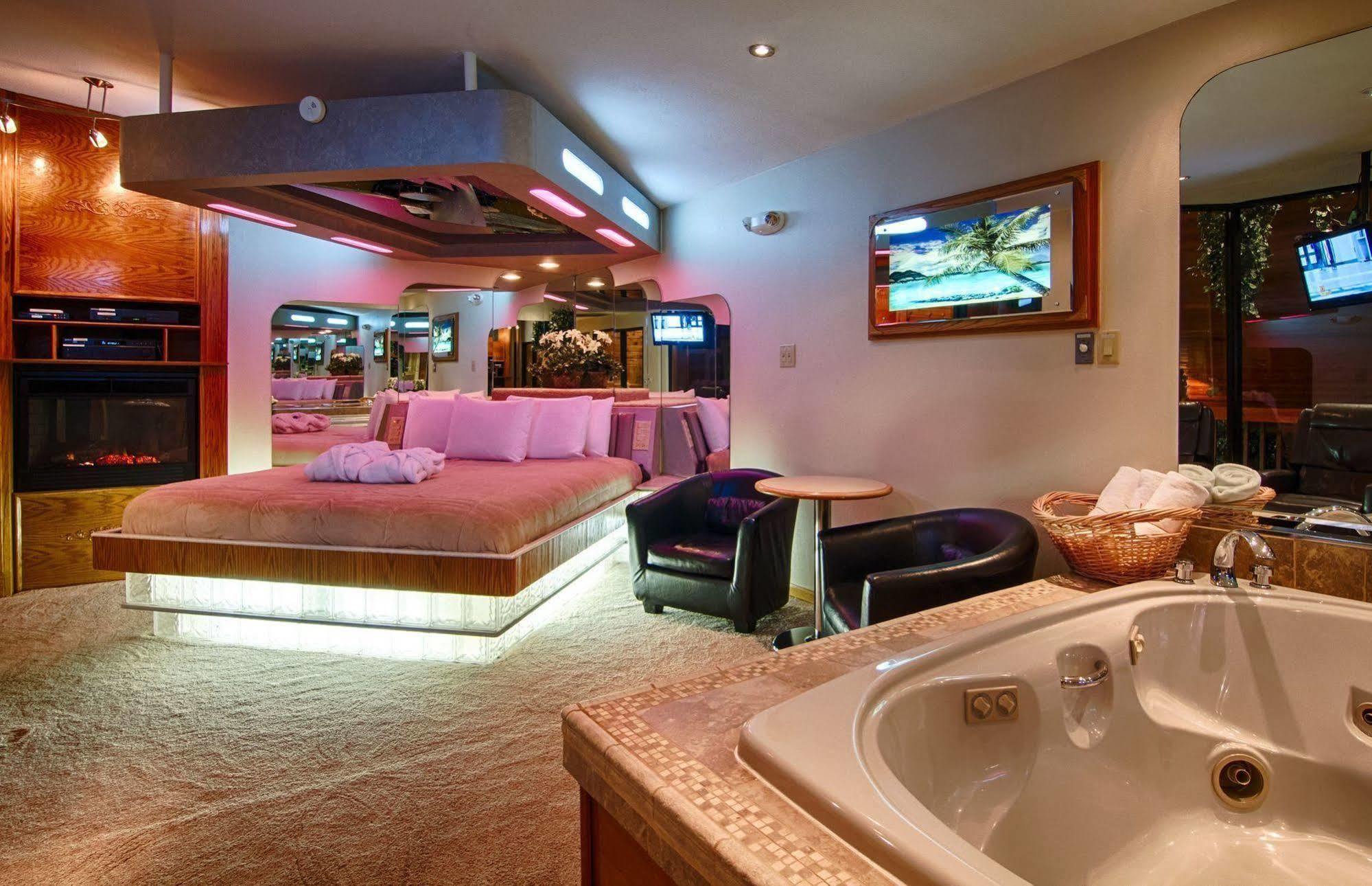 Sybaris Pool Suites - Indianapolis Bagian luar foto