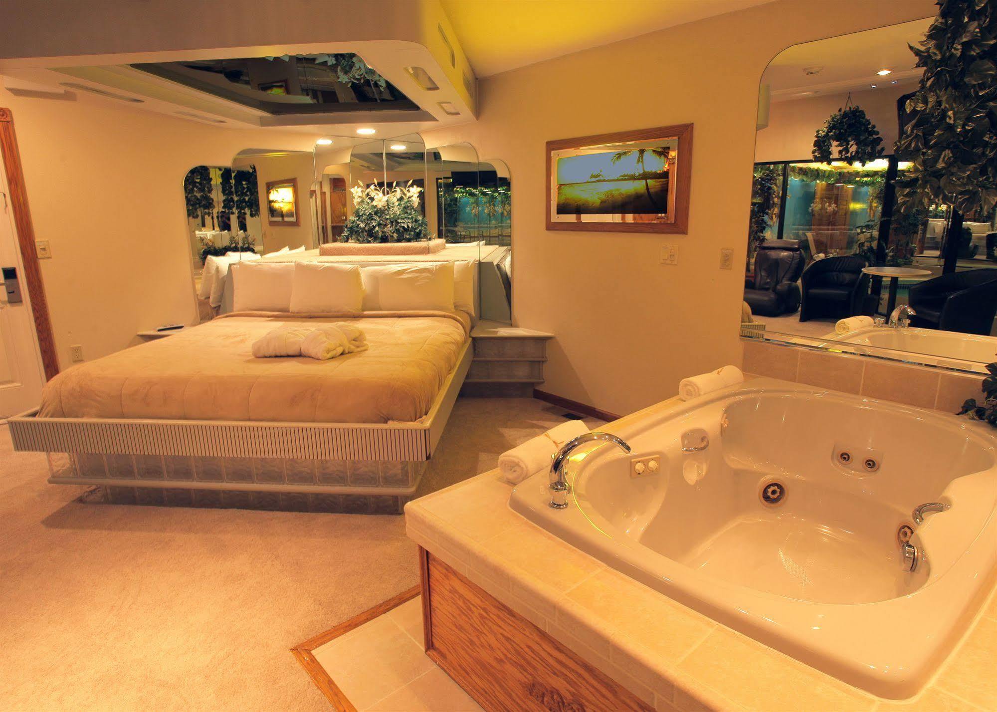 Sybaris Pool Suites - Indianapolis Bagian luar foto