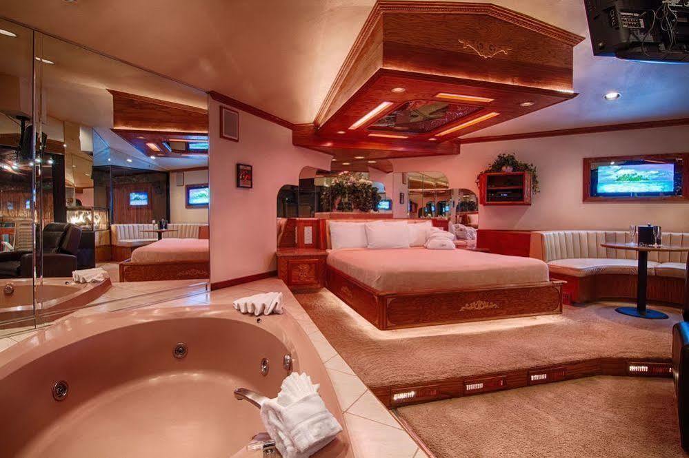 Sybaris Pool Suites - Indianapolis Bagian luar foto